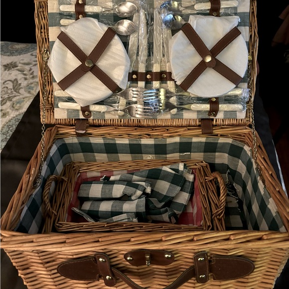 PICNIC BASKET - Picture 2 of 6